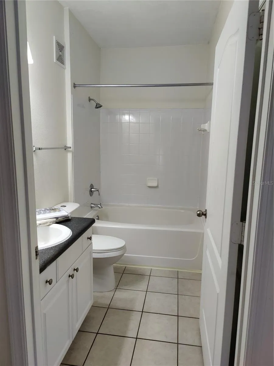 Master bath en-suite