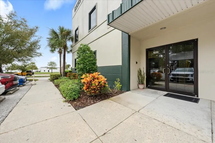 Entry to End Unit Suite 600