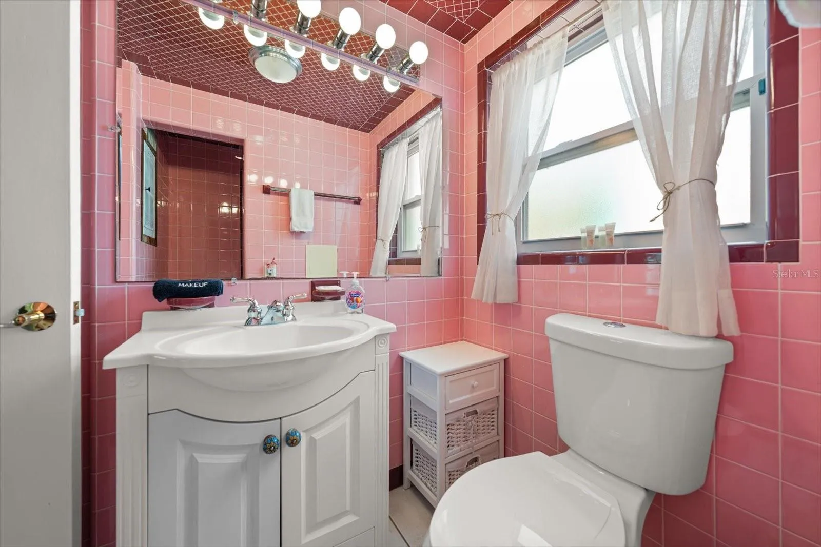 One bedroom bath area