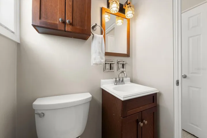 Efficiency apartment bathroom