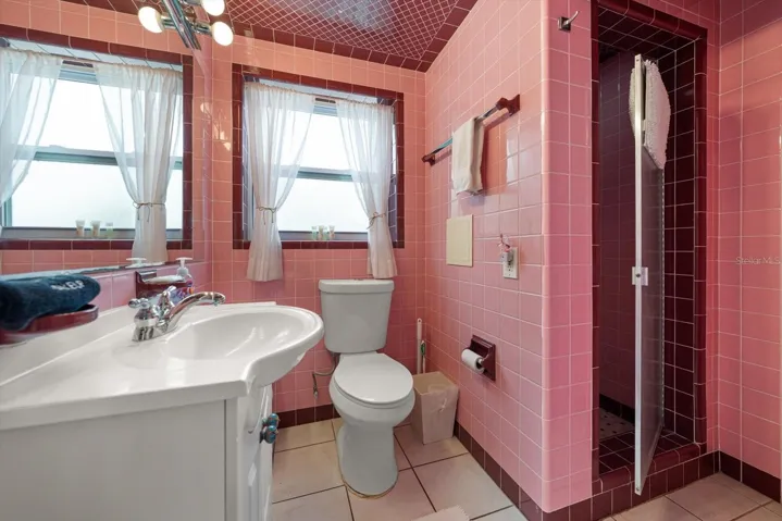 1 bedroom bath area- very retro and well done!