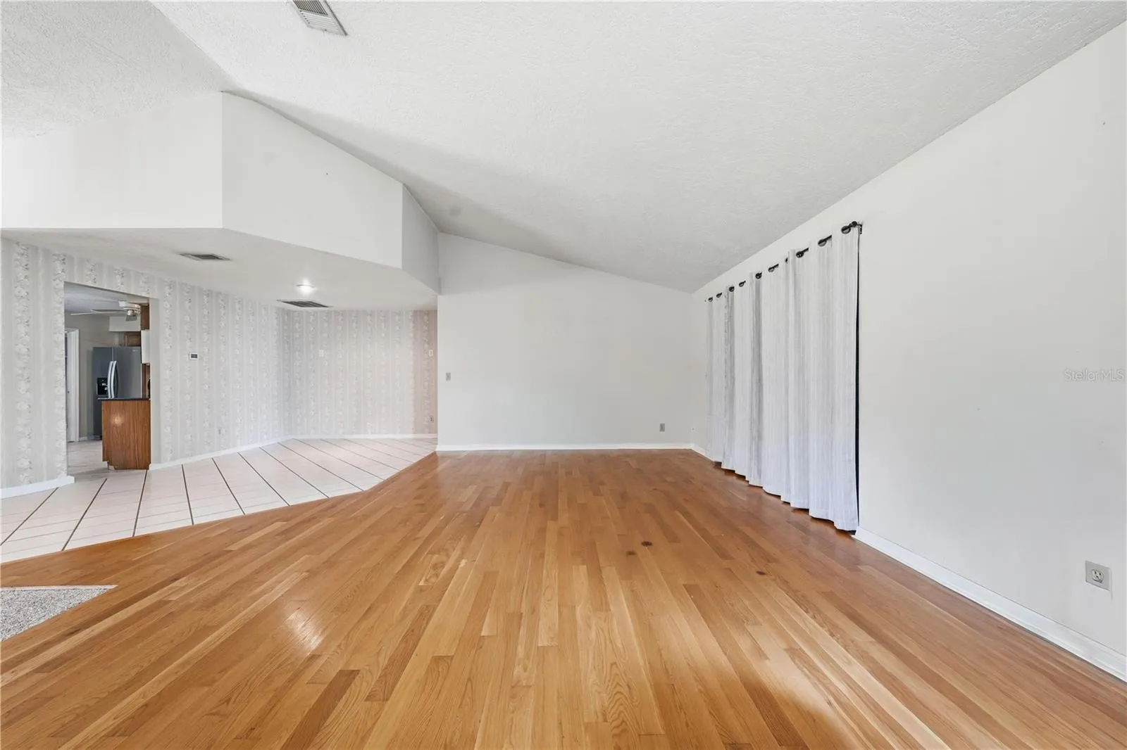 LIVING ROOM WITH SPLIT FLOORPLAN