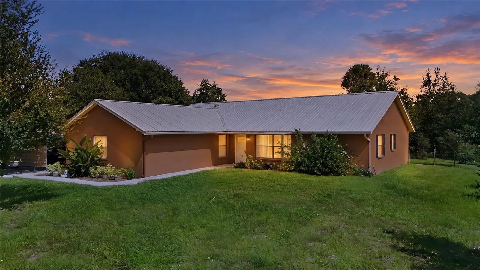 4705 E LITTLE CT TWILIGHT PHOTO