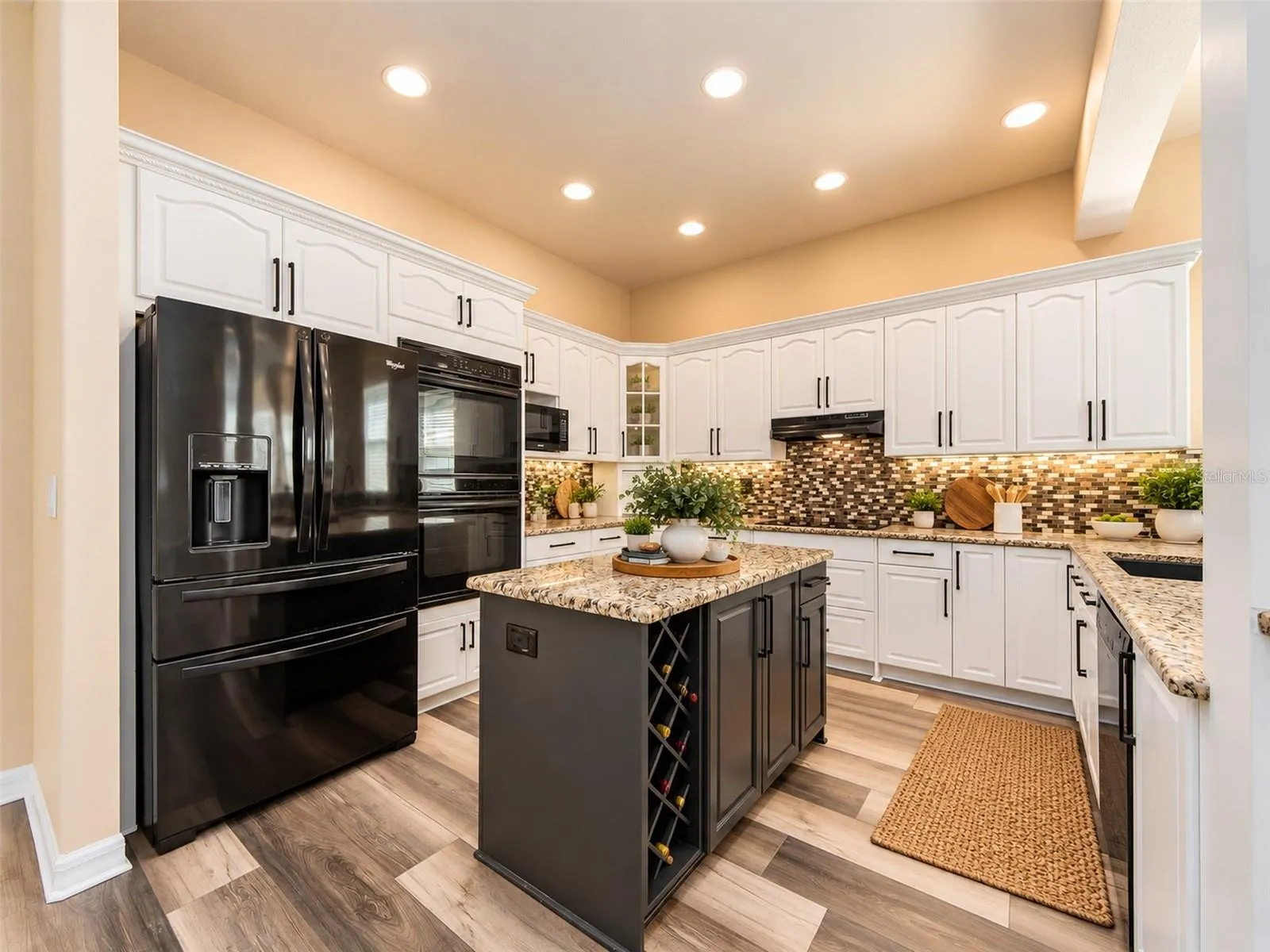 ISLAND KITCHEN