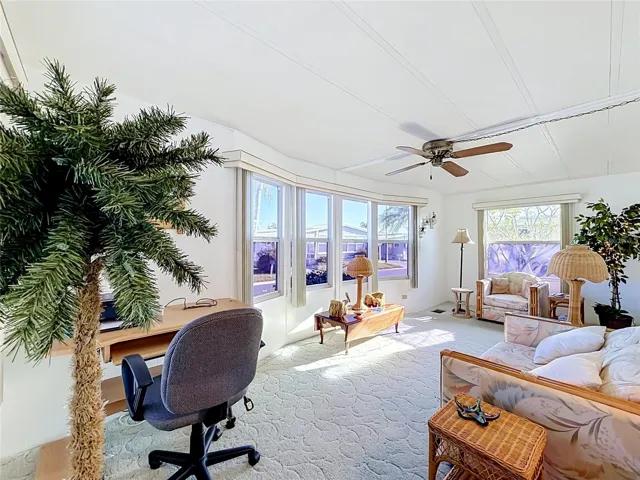SUNROOM/OFFICE/BONUS ROOM