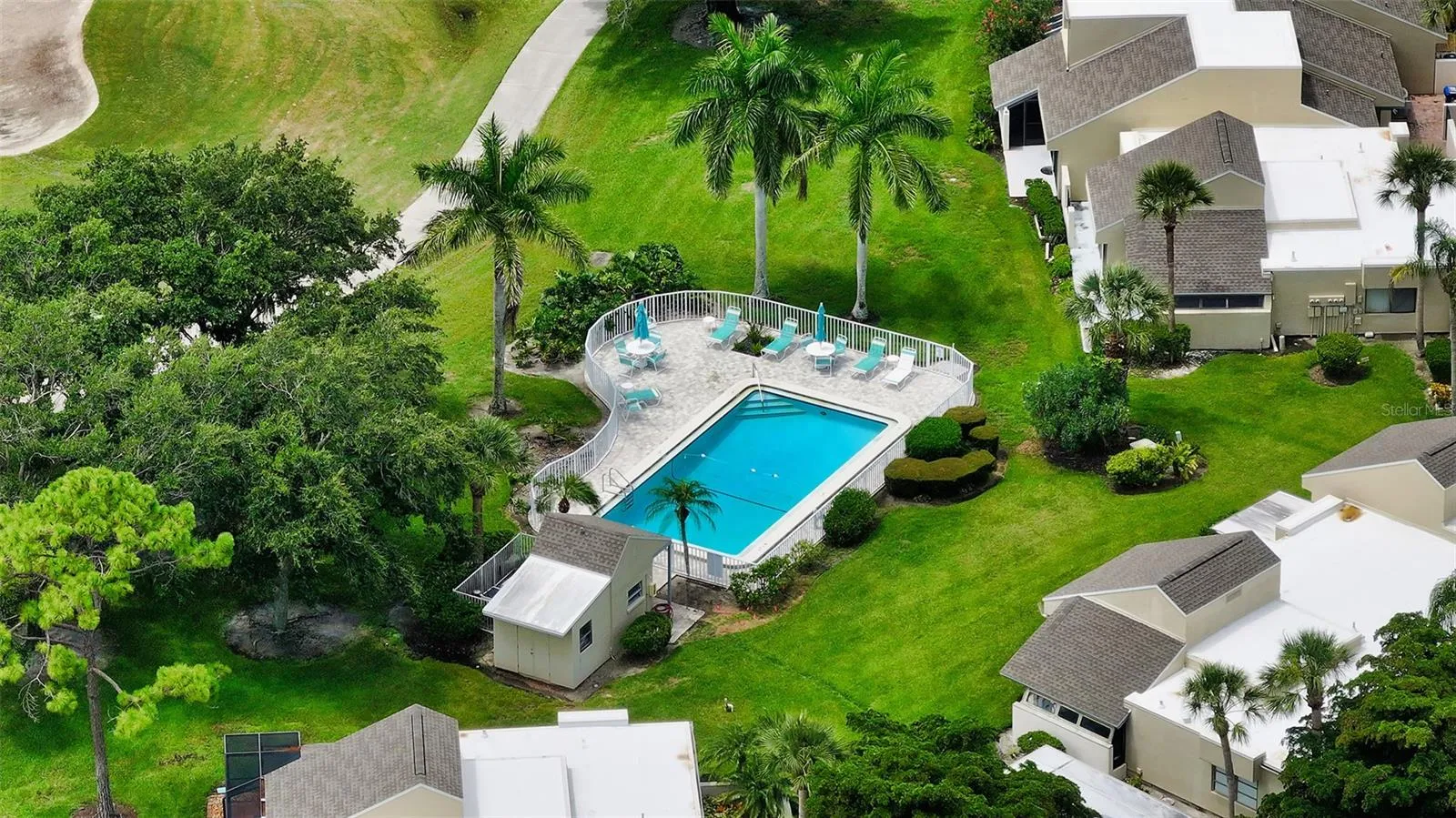 Community pool (1/2)