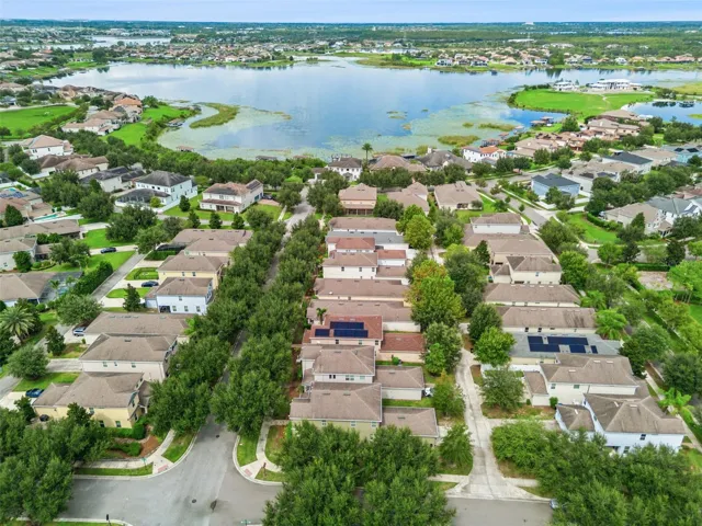Enjoy the Lakes &amp; Park areas of Horizon West