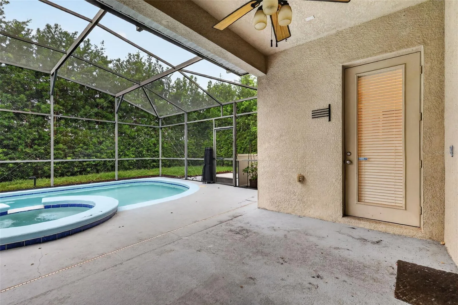 pool/porch