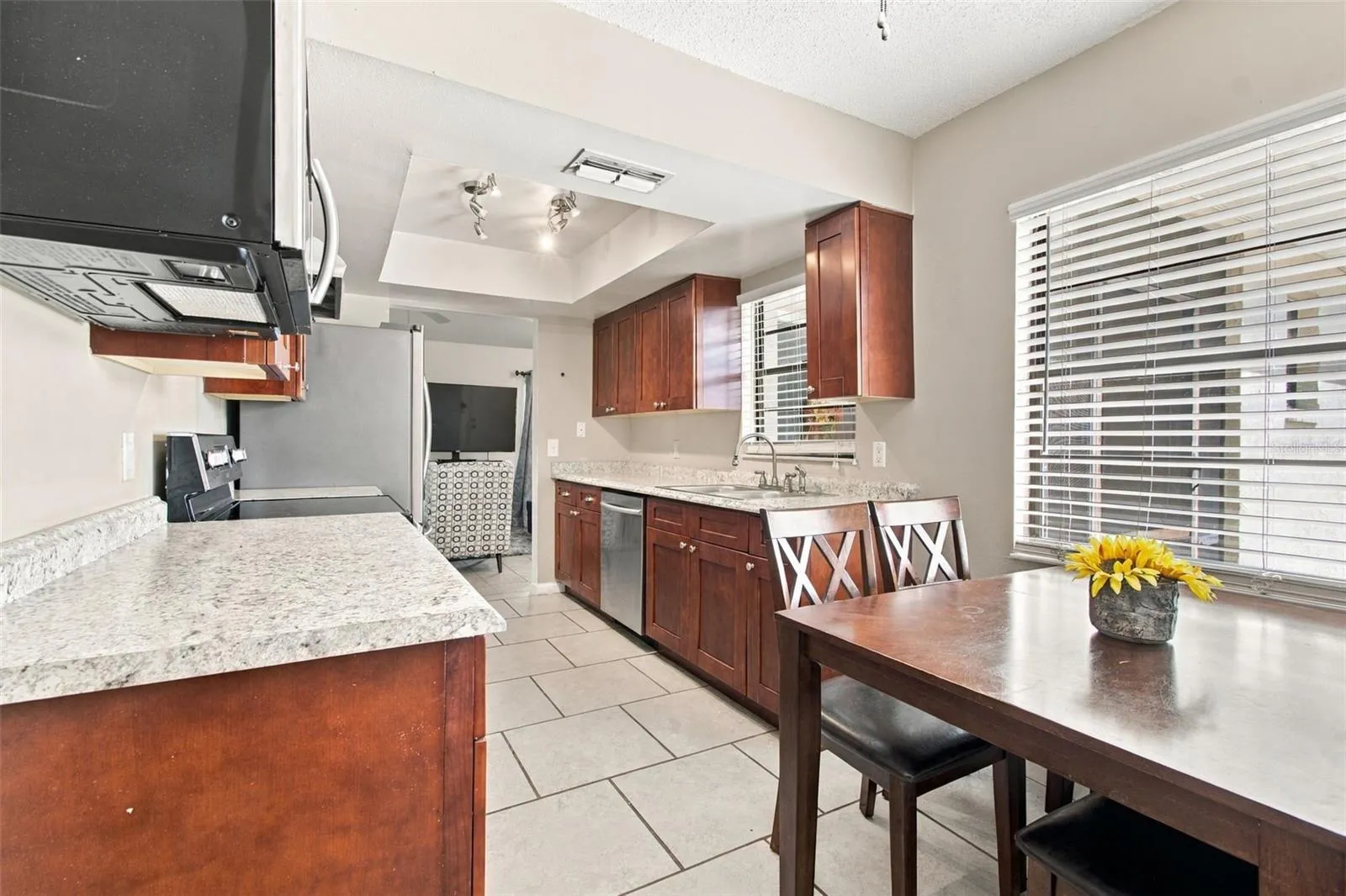 Eat-In Kitchen