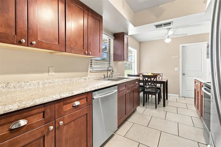 Eat-In Kitchen