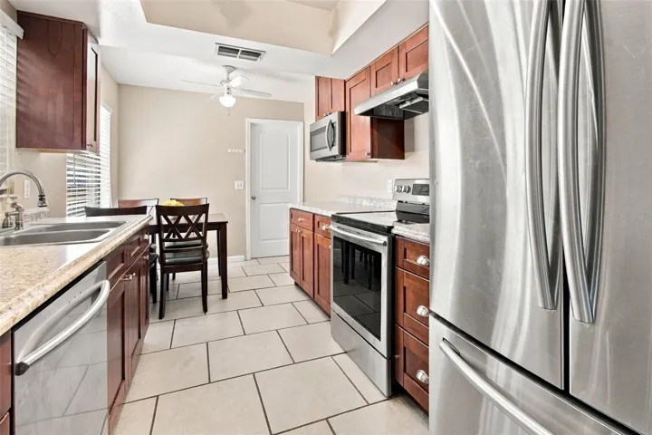 Eat-In Kitchen