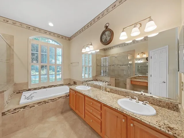 Dual Sinks ~ Spa Tub ~ Plantation Shutters