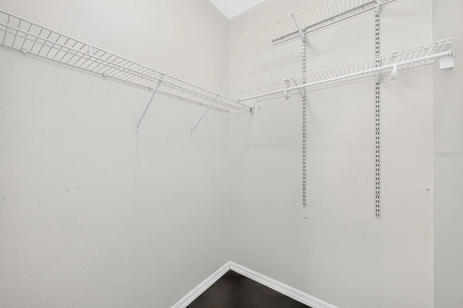 Second en-suite walk-in closet.