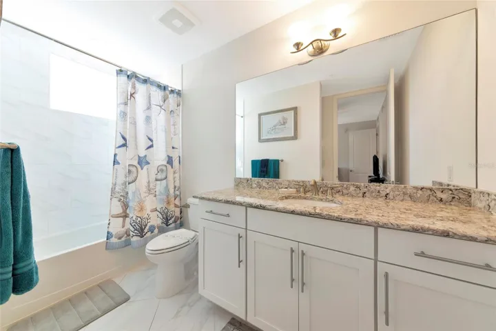 second bedroom en suite with tub