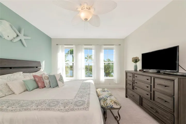 Primary suite with en-suite and beautiful water views