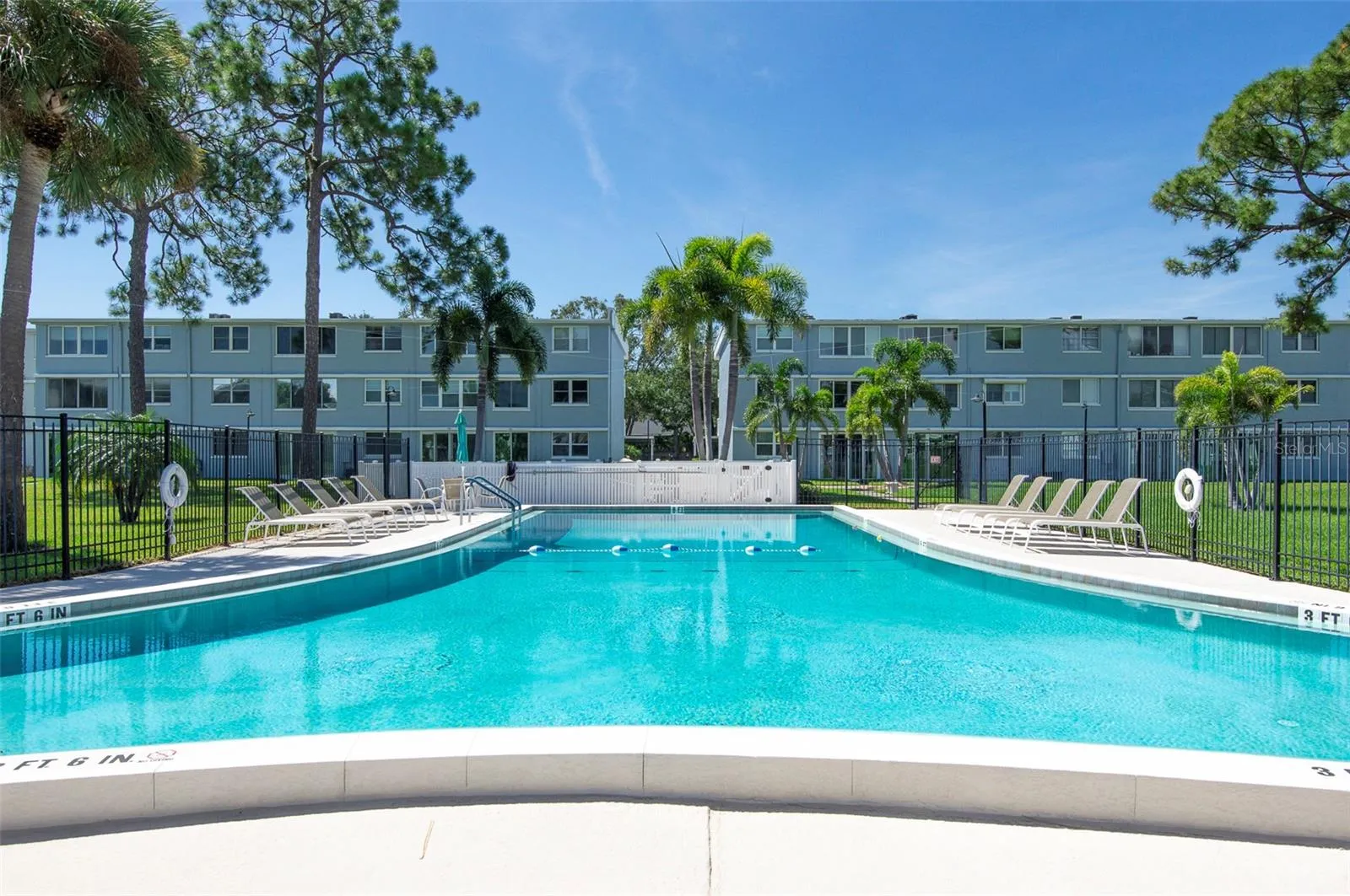 HEATED SWIMMING POOL
