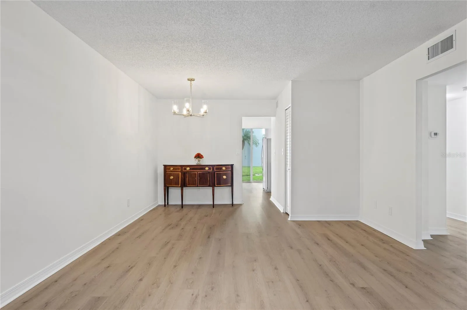 LIVING/DININGFRONT OF UNIT