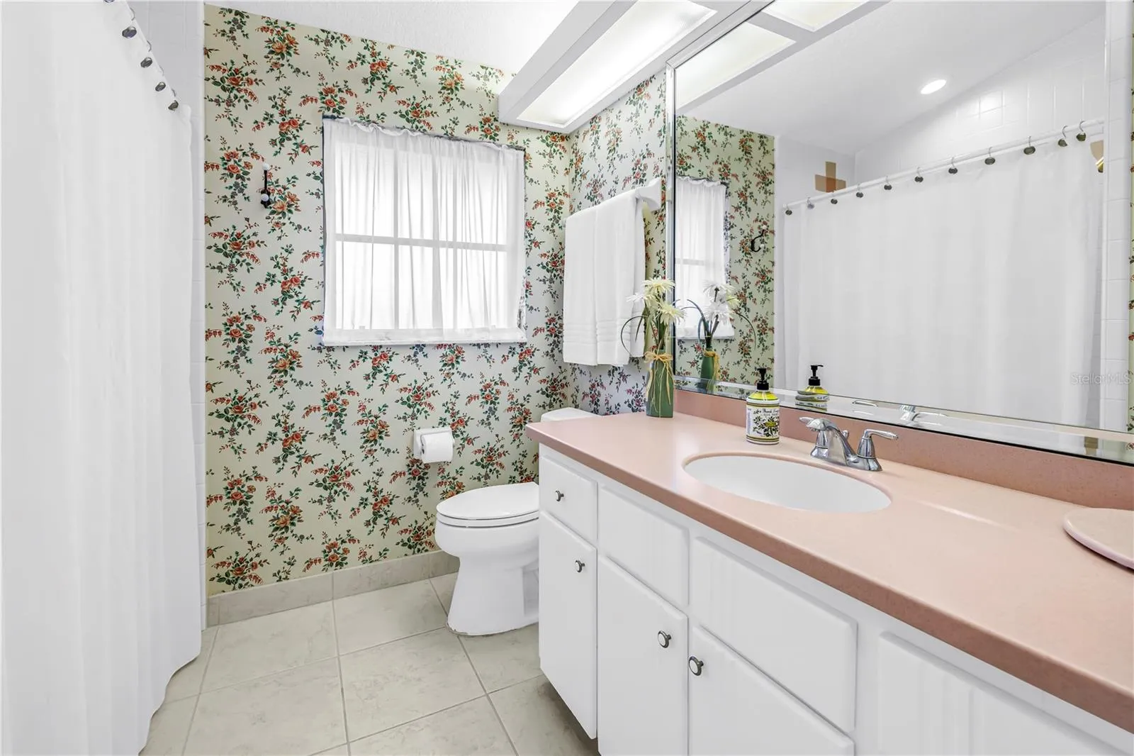 Bath 2 with long single vanity, tub and shower