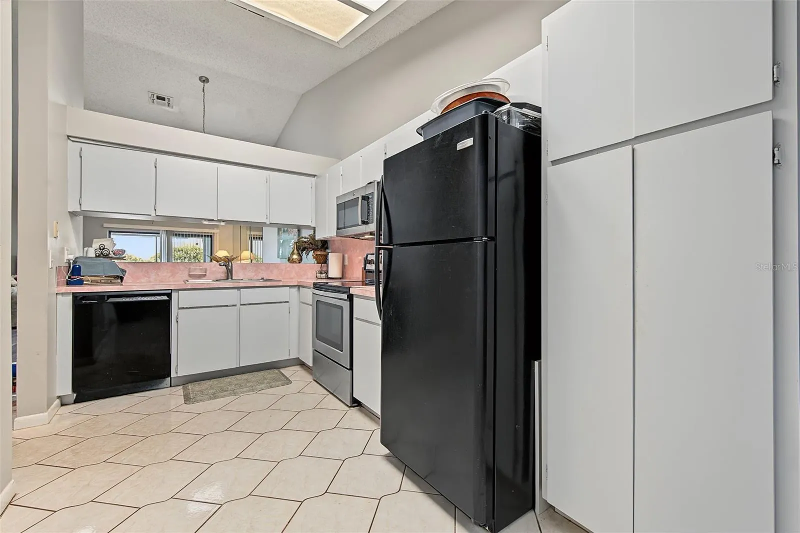 Plenty of counter &amp; cabinet space