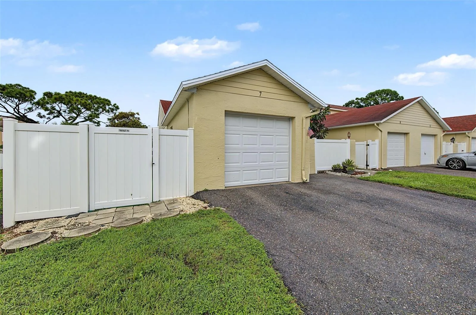 End Unit Villa in a small, Boutique Community
