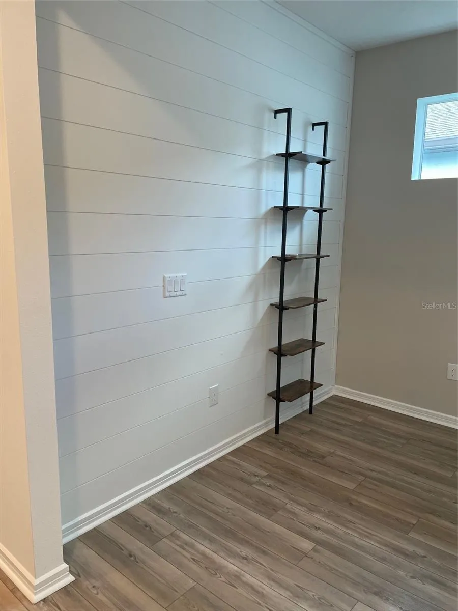 Den, flex space
