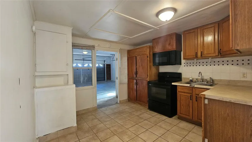 In-Law Full kitchen