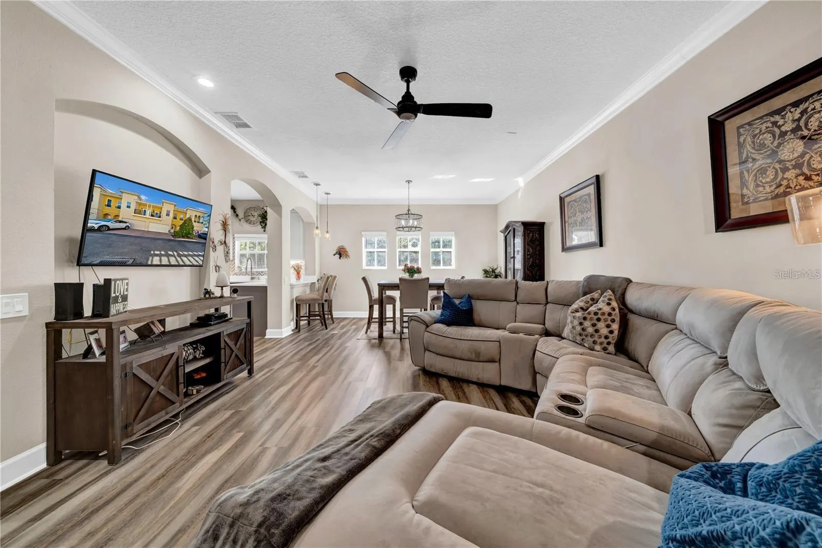 The Perfect Gathering Spot for friends/family
