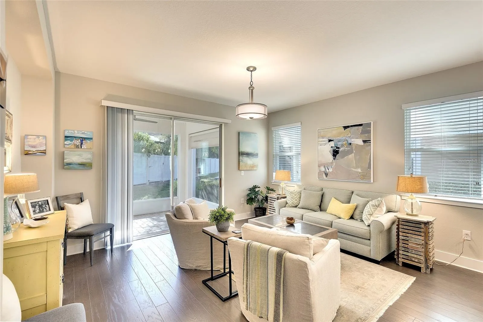 Open greatroom plan with that "coastal contemporary" feel