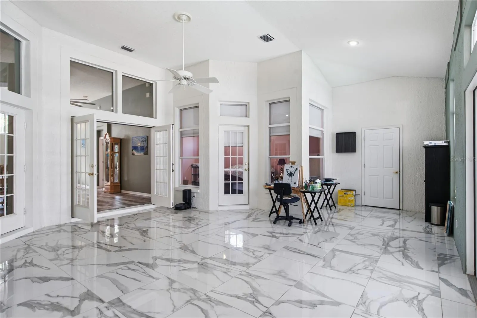 super spacious sun room