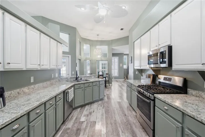 spacious and beautiful kitchen!