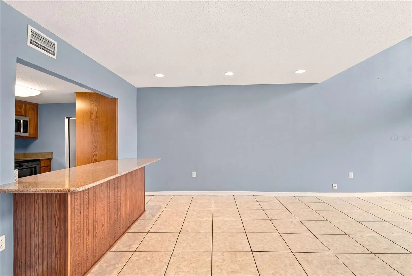 Breakfast bar/Dining room