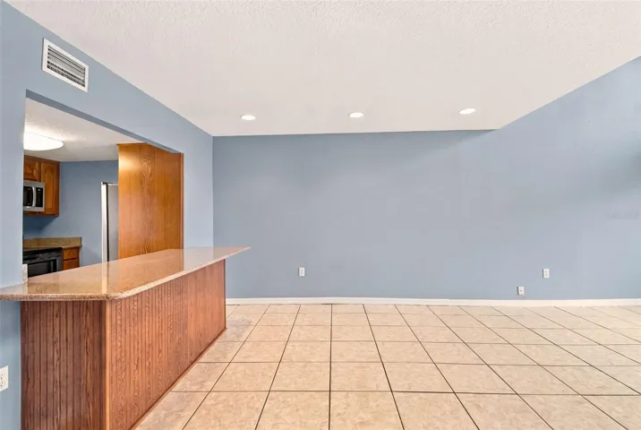 Breakfast bar/Dining room
