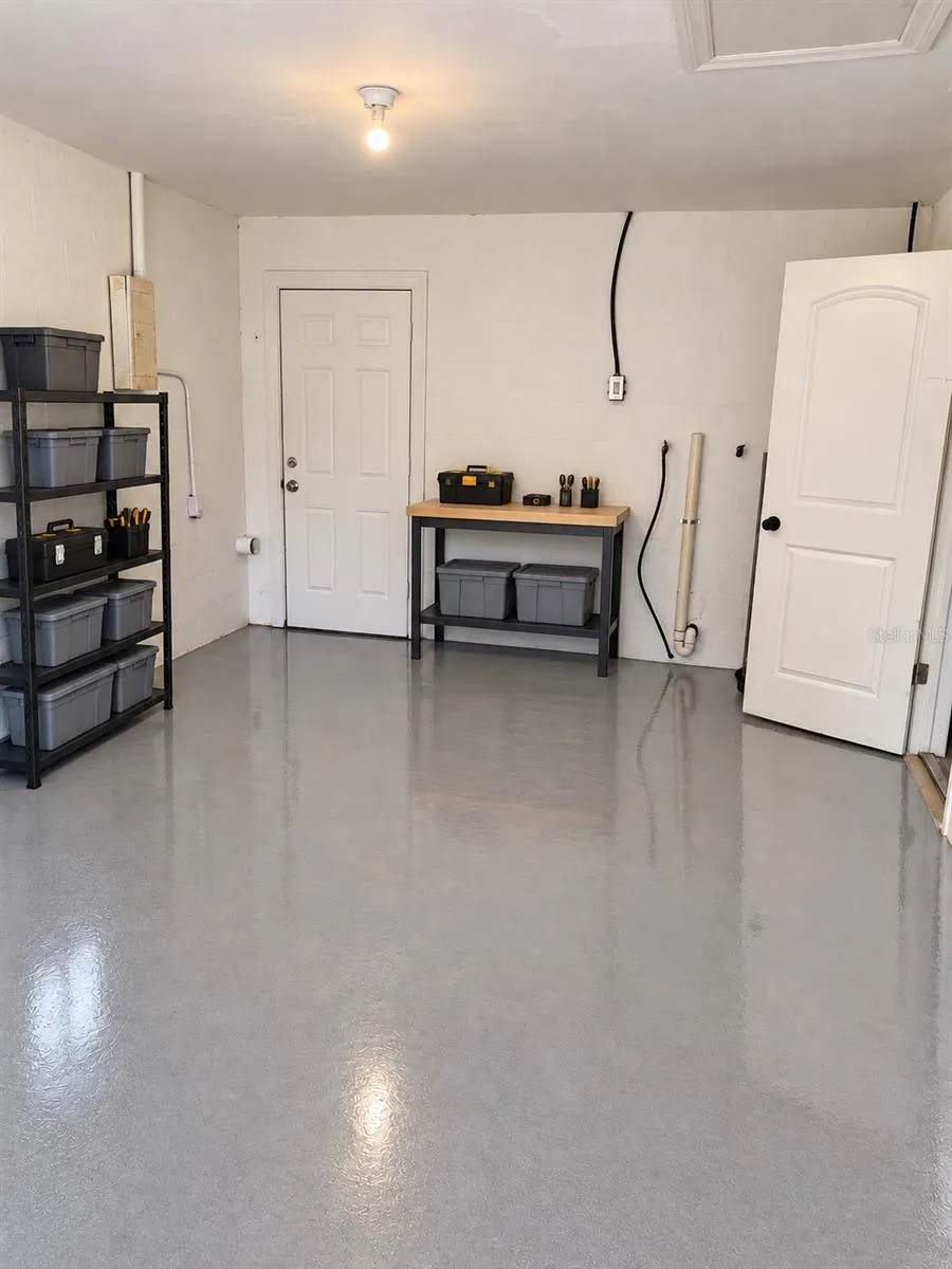 GARAGE AREA