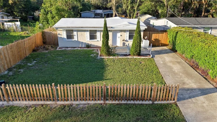 1906 E 98th