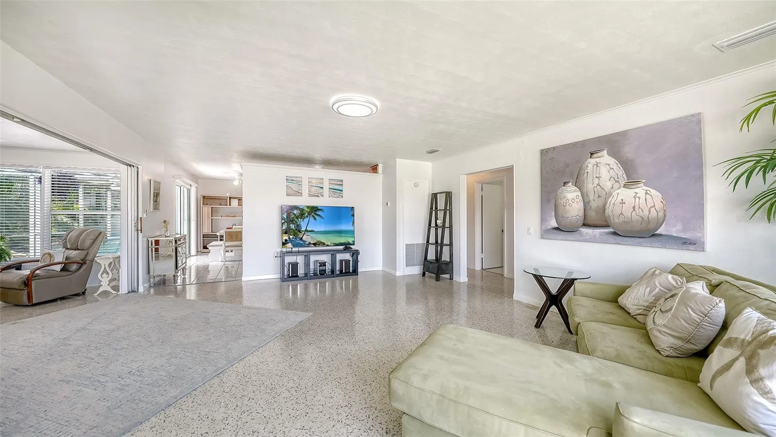 Living room Apt A