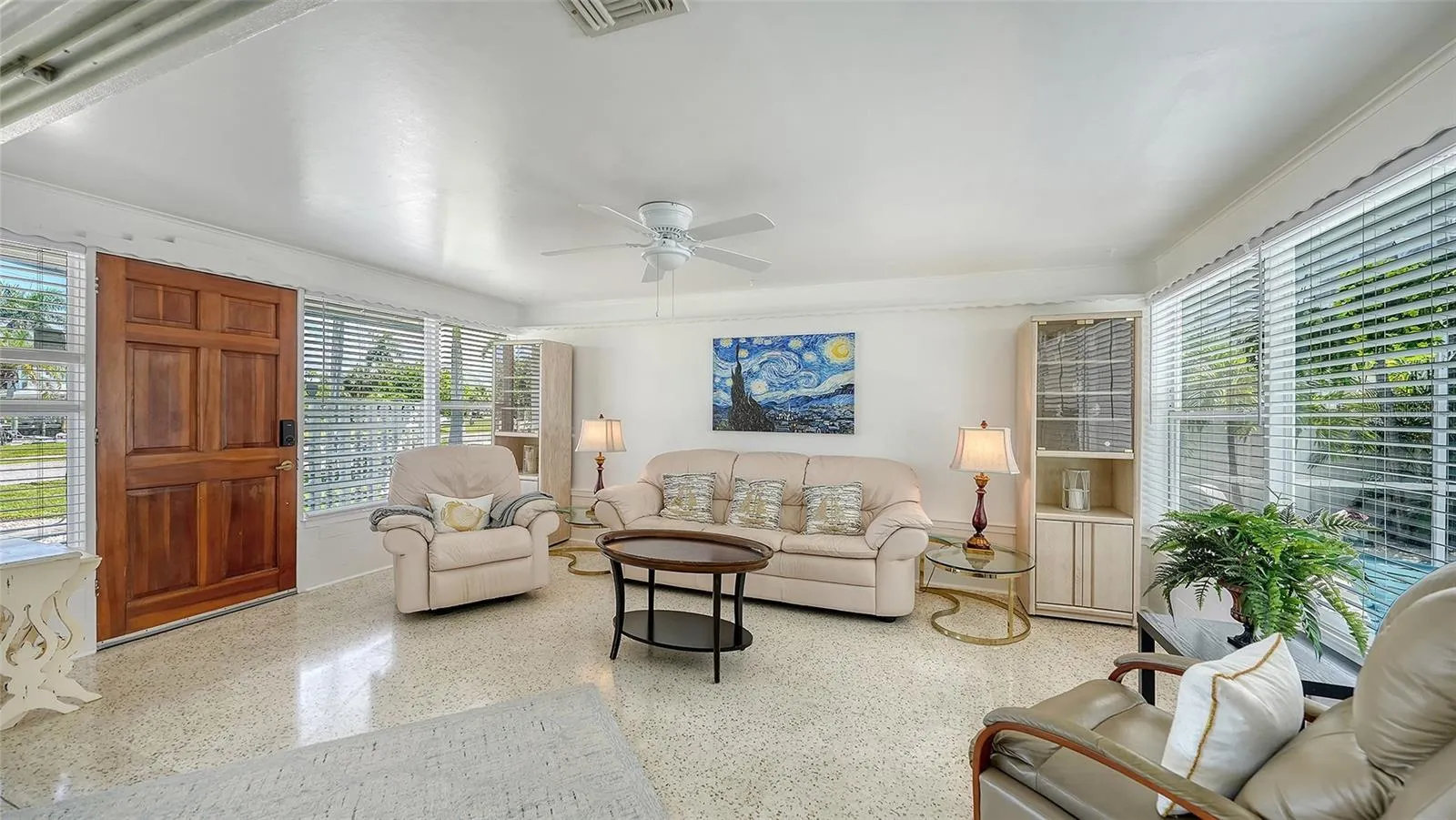 Florida room Apt A