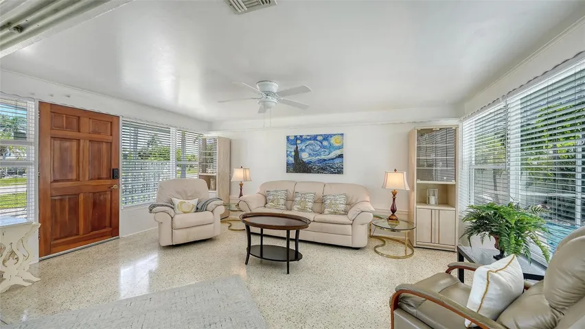 Florida room Apt A