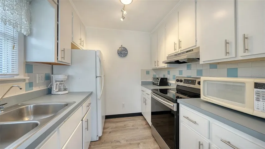 Kitchen Apt B