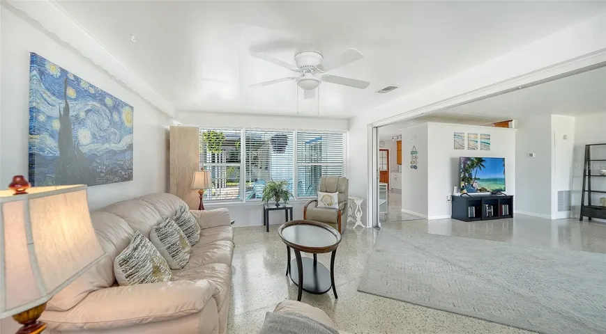 Florida room Apt A