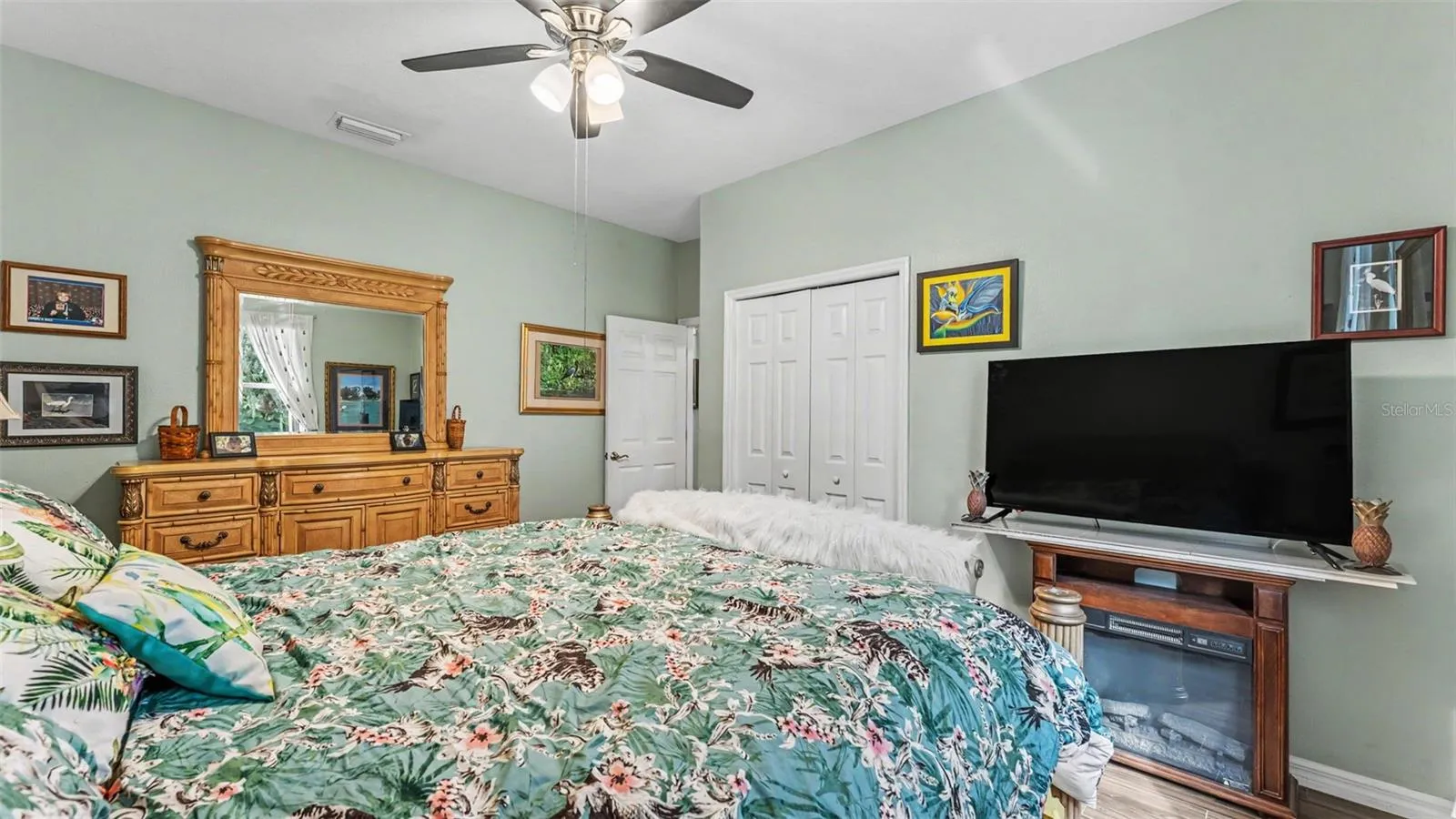 spacious 3rd bedroom - plenty of room for king bed and lots of furniture