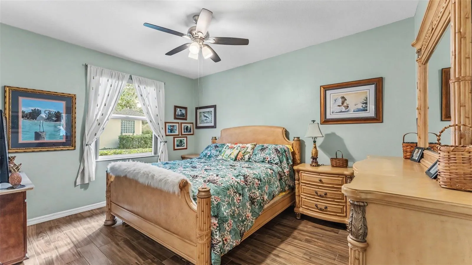spacious 3rd bedroom - plenty of room for king bed and lots of furniture