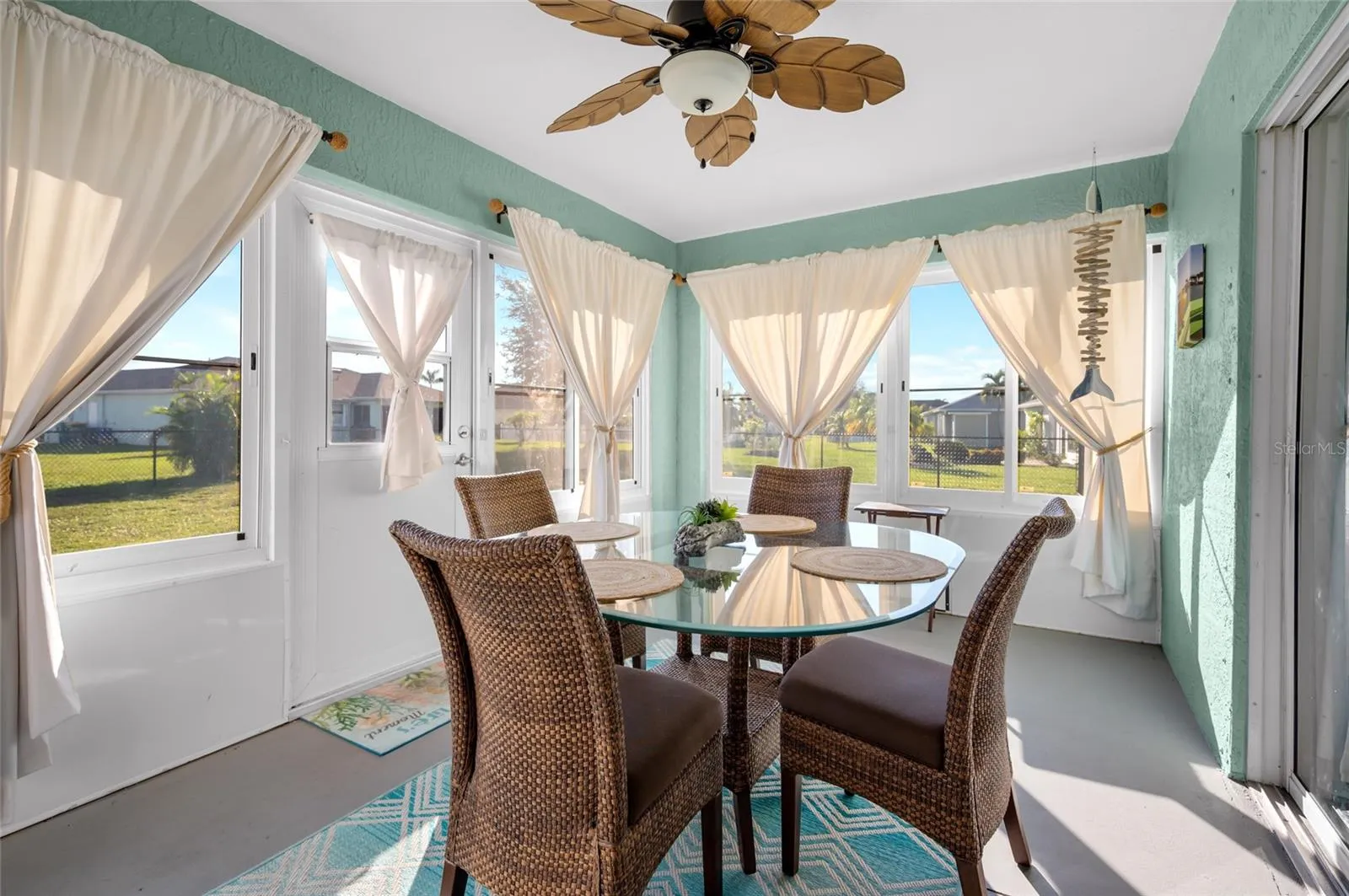 Enclosed, air conditioned florida room