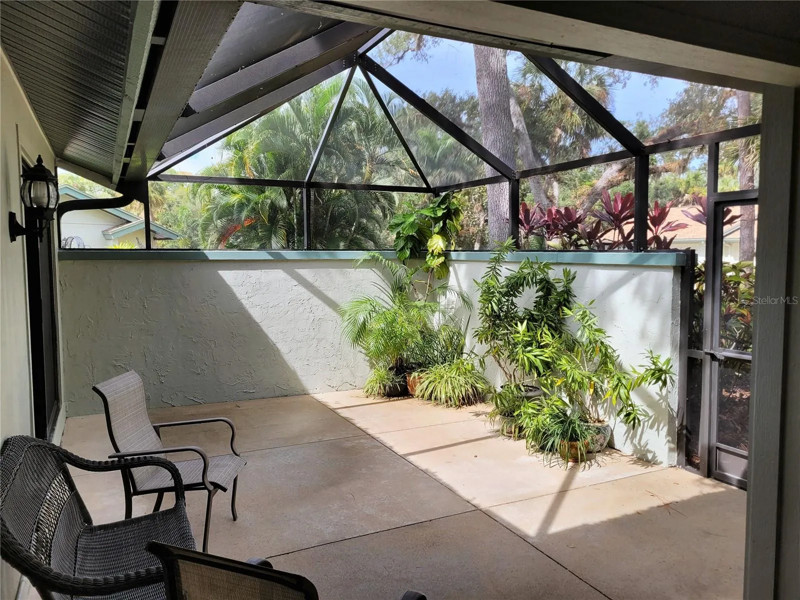 Front Lanai