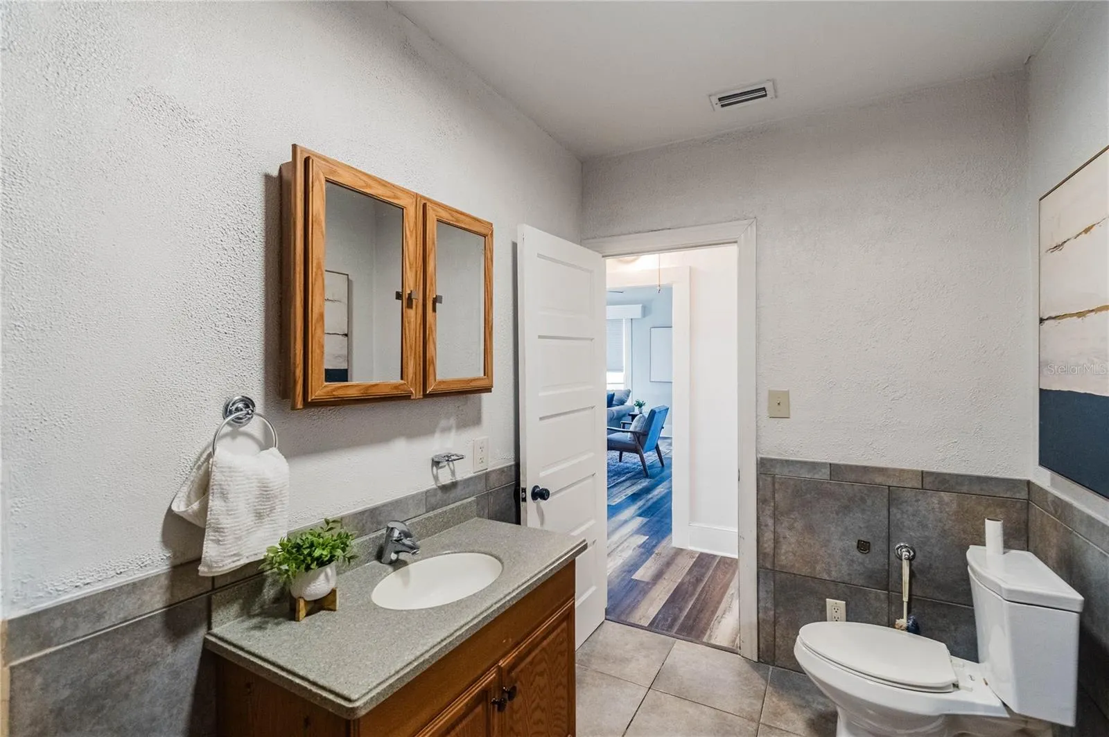 2nd bathroom