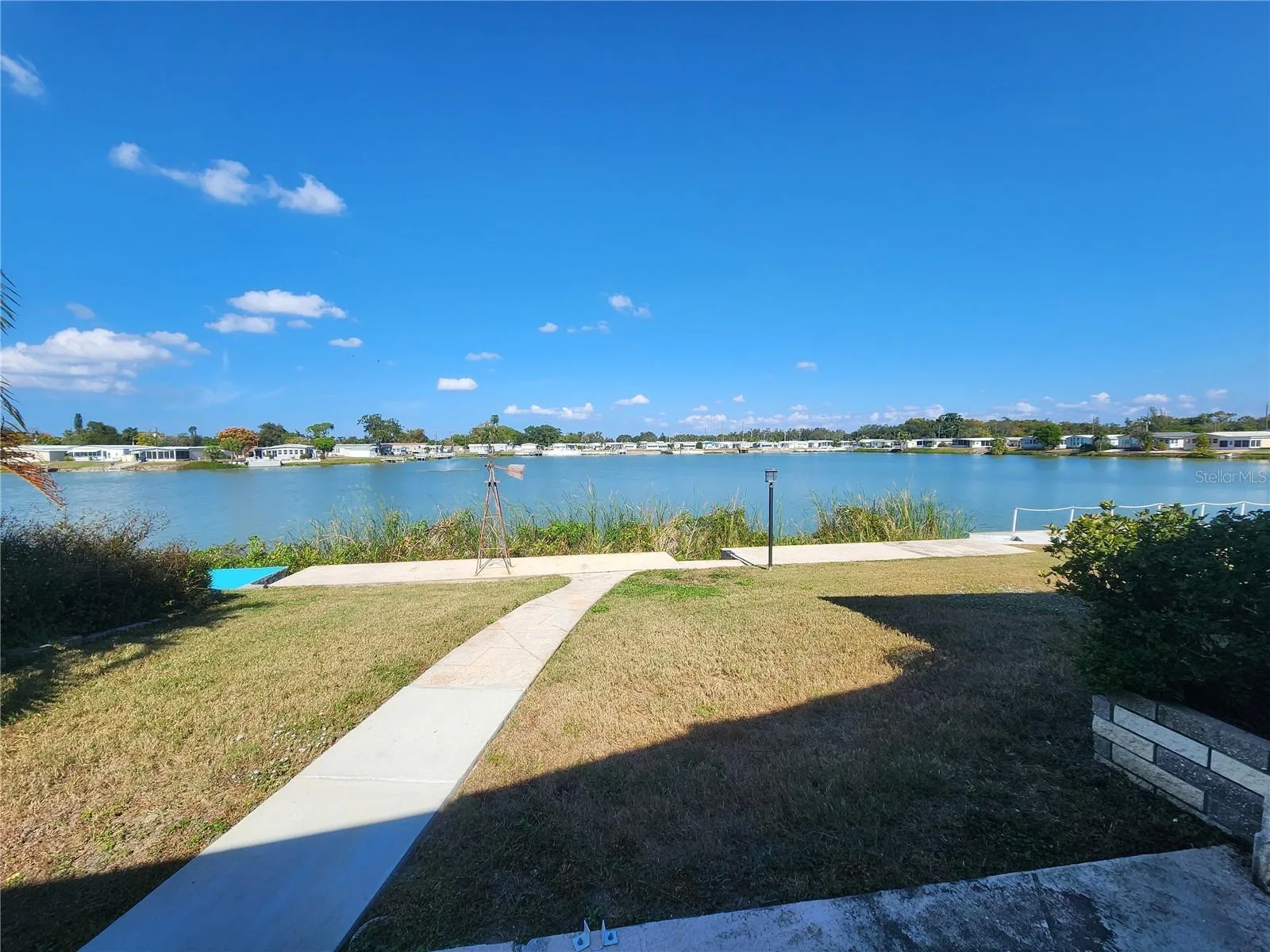 Relaxing Lake View.