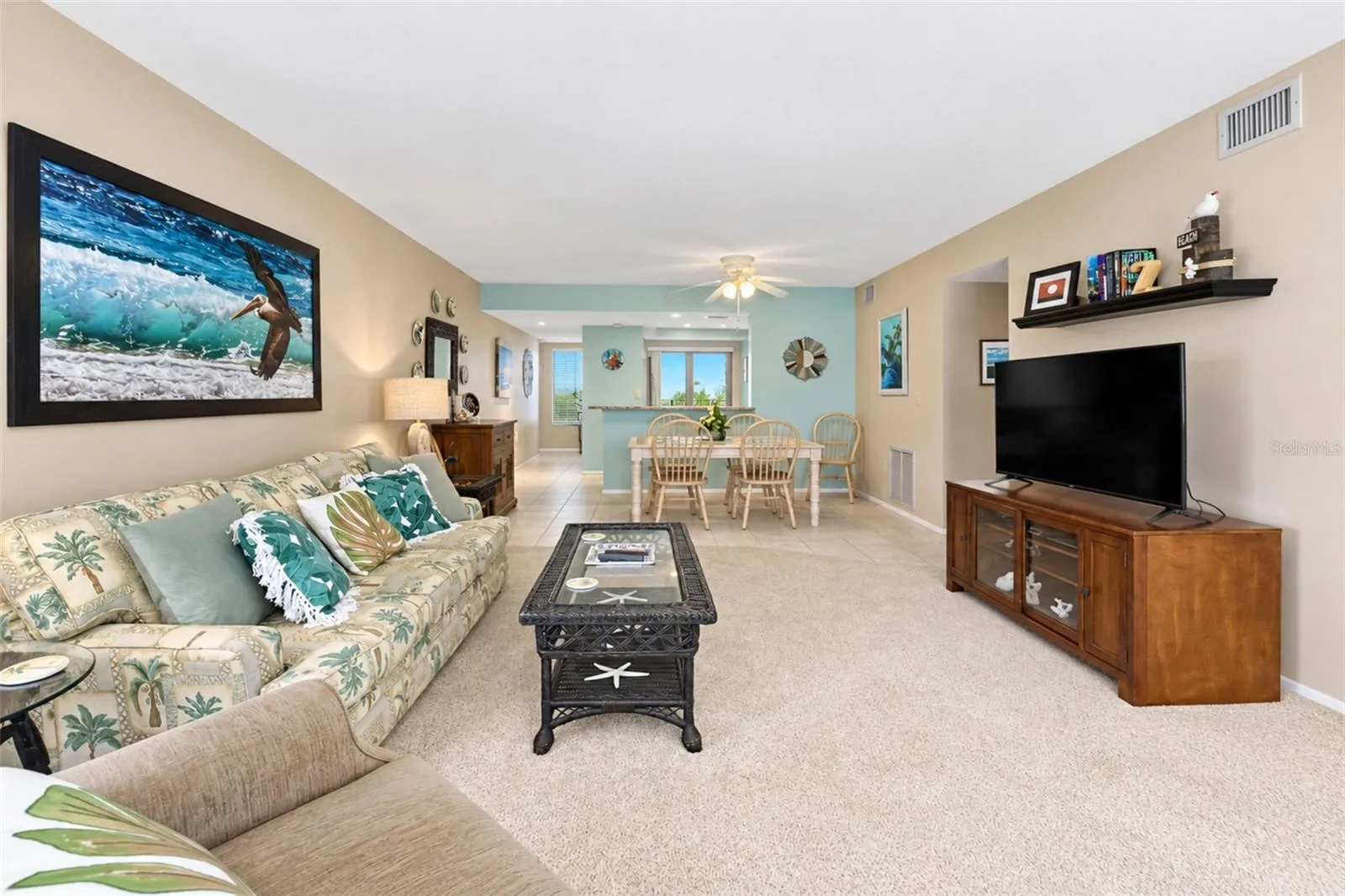 The view of the living & dining area from the lanai.