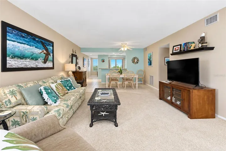 The view of the living & dining area from the lanai.