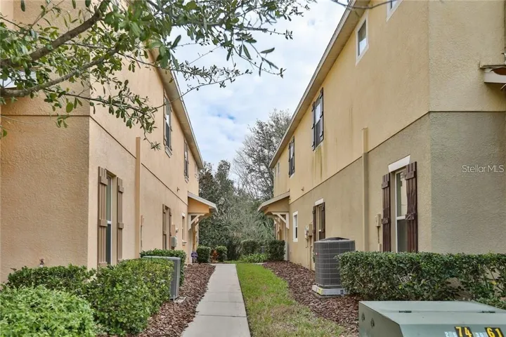 Entry walk ro End Unit