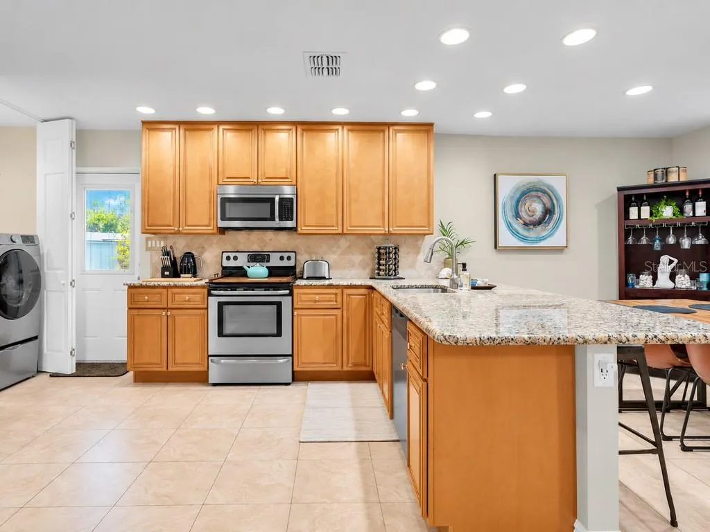 Kitchen &amp; Dining