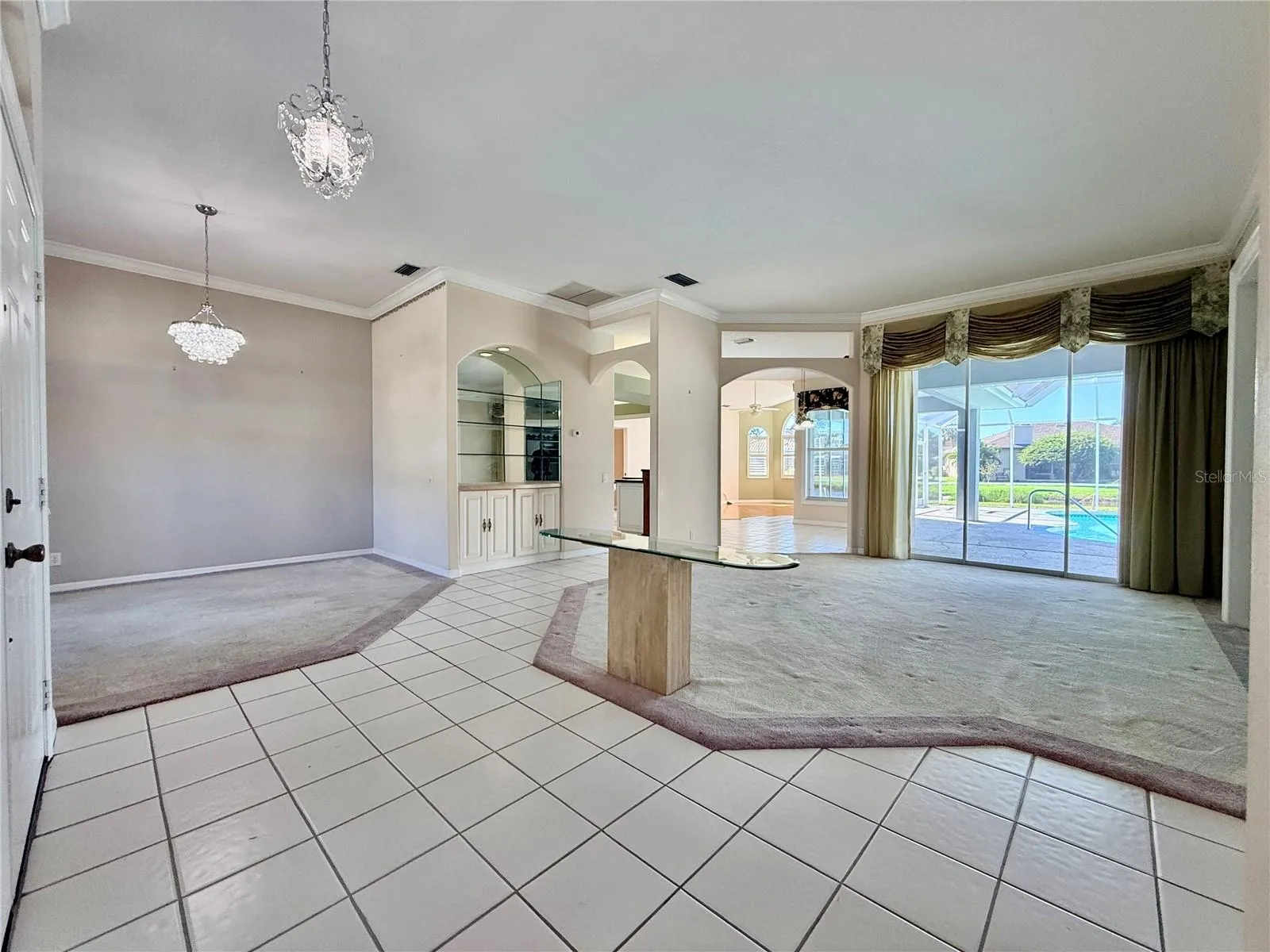 Formal Dining/family rooms